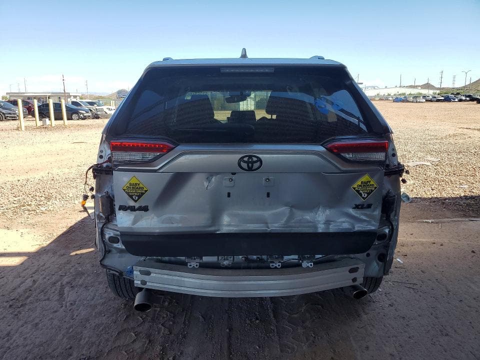 2024 TOYOTA RAV4 XLE 6