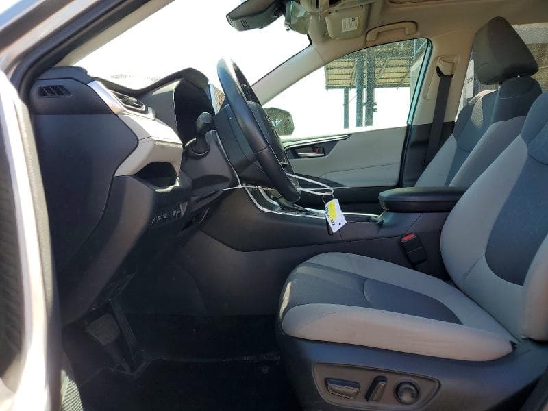 2024 TOYOTA RAV4 XLE 7
