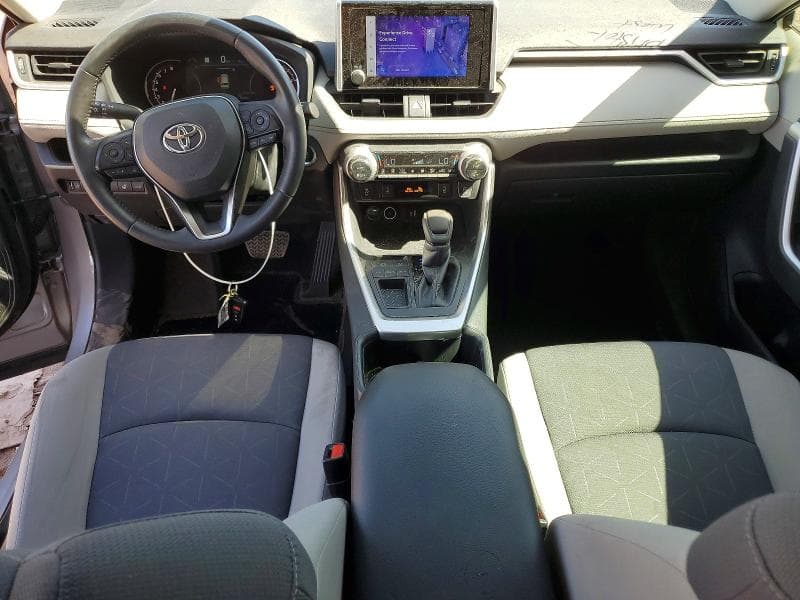 2024 TOYOTA RAV4 XLE 8