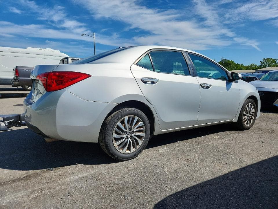2019 TOYOTA COROLLA XLE 3