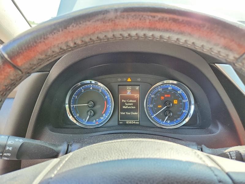 2019 TOYOTA COROLLA XLE 9
