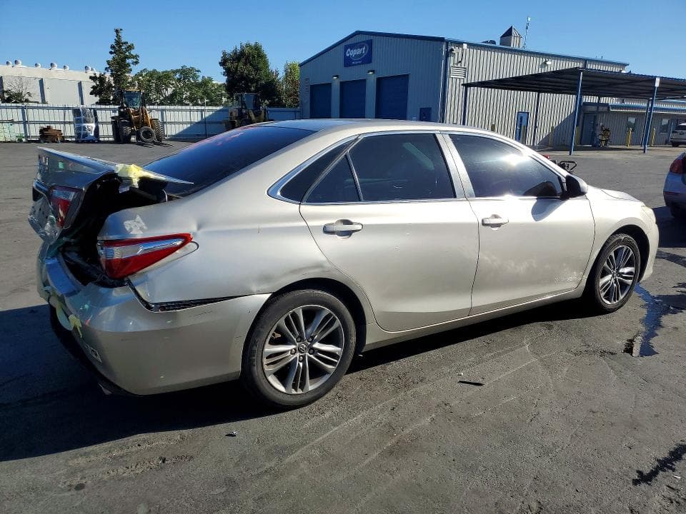 2017 TOYOTA CAMRY SE 3