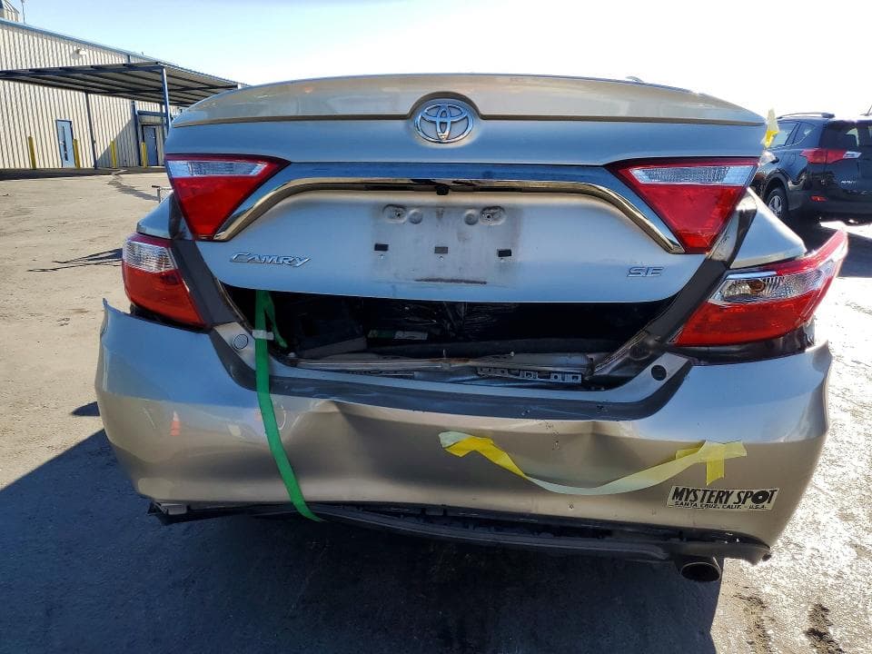 2017 TOYOTA CAMRY SE 6