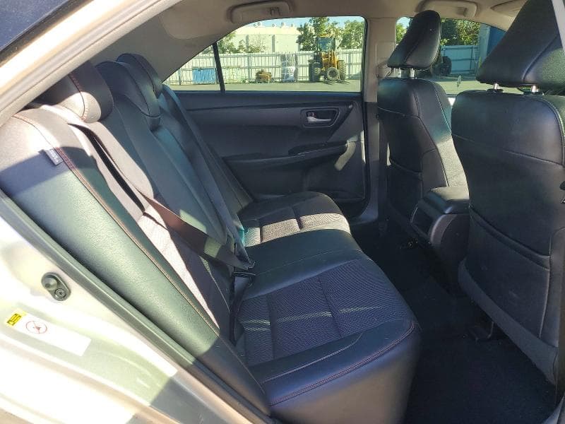 2017 TOYOTA CAMRY SE 10