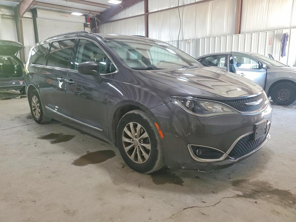 2017 CHRYSLER PACIFICA 4