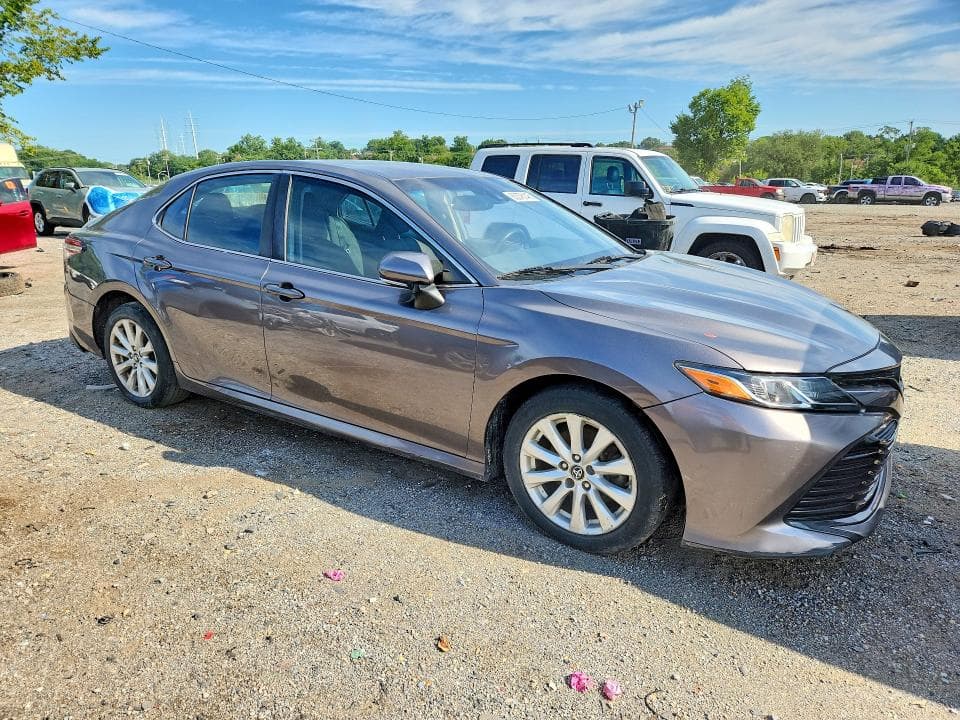 2018 TOYOTA CAMRY LE 4