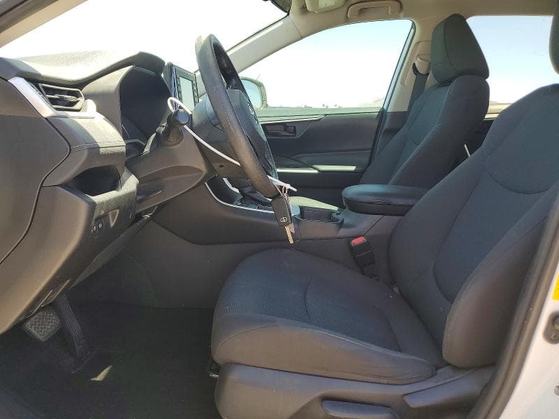 2020 TOYOTA RAV4 LE 7