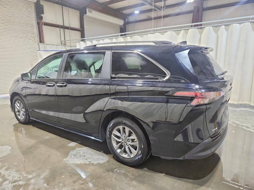 2025 TOYOTA SIENNA XLE 8-PASSENGER 2