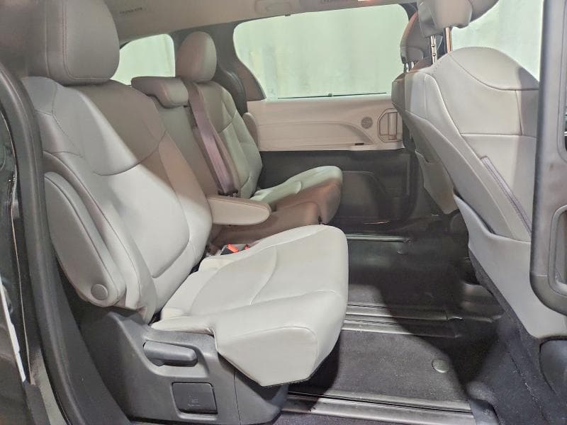 2025 TOYOTA SIENNA XLE 8-PASSENGER 11