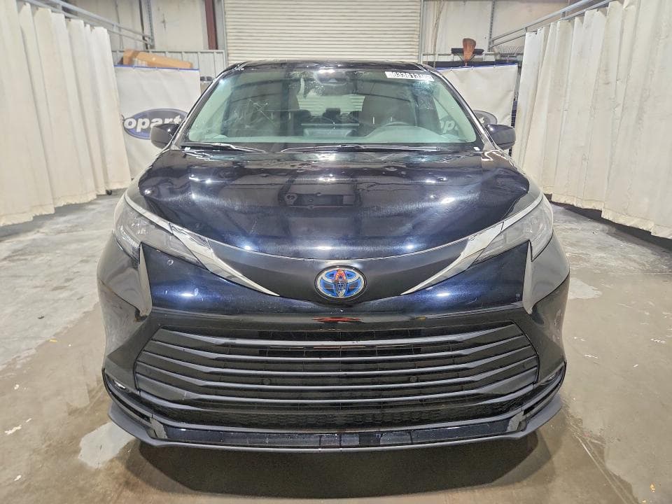 2025 TOYOTA SIENNA XLE 8-PASSENGER 5
