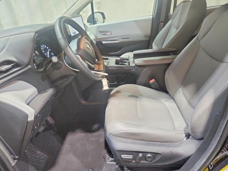 2025 TOYOTA SIENNA XLE 8-PASSENGER 7