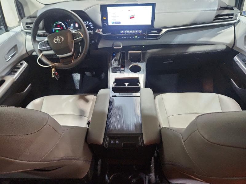 2025 TOYOTA SIENNA XLE 8-PASSENGER 8