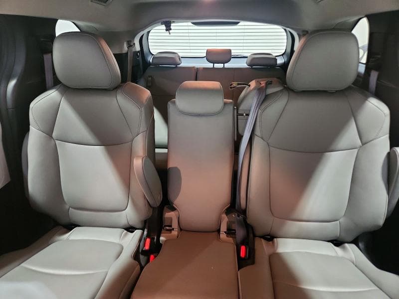 2025 TOYOTA SIENNA XLE 8-PASSENGER 10