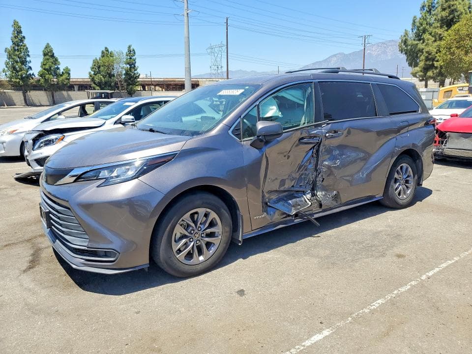 2021 TOYOTA SIENNA LE - 1