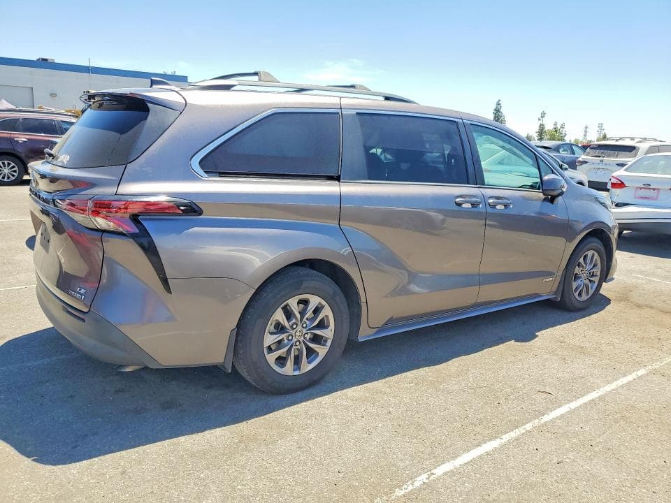 2021 TOYOTA SIENNA LE 3