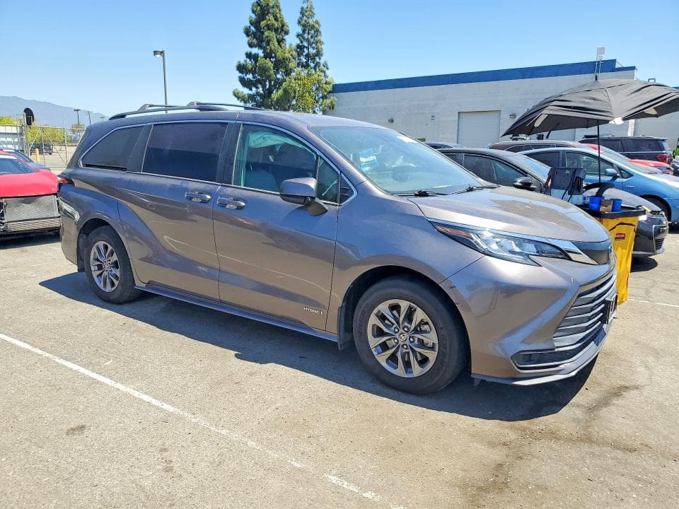 2021 TOYOTA SIENNA LE 4