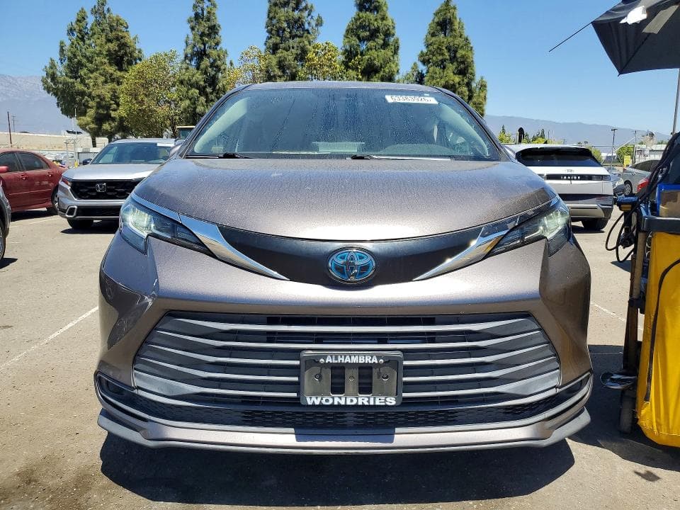 2021 TOYOTA SIENNA LE 5