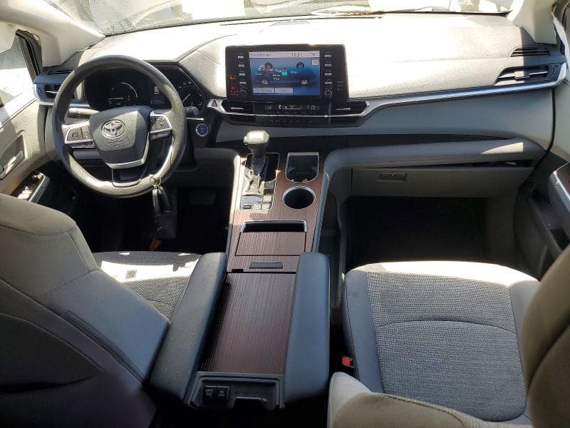 2021 TOYOTA SIENNA LE 8