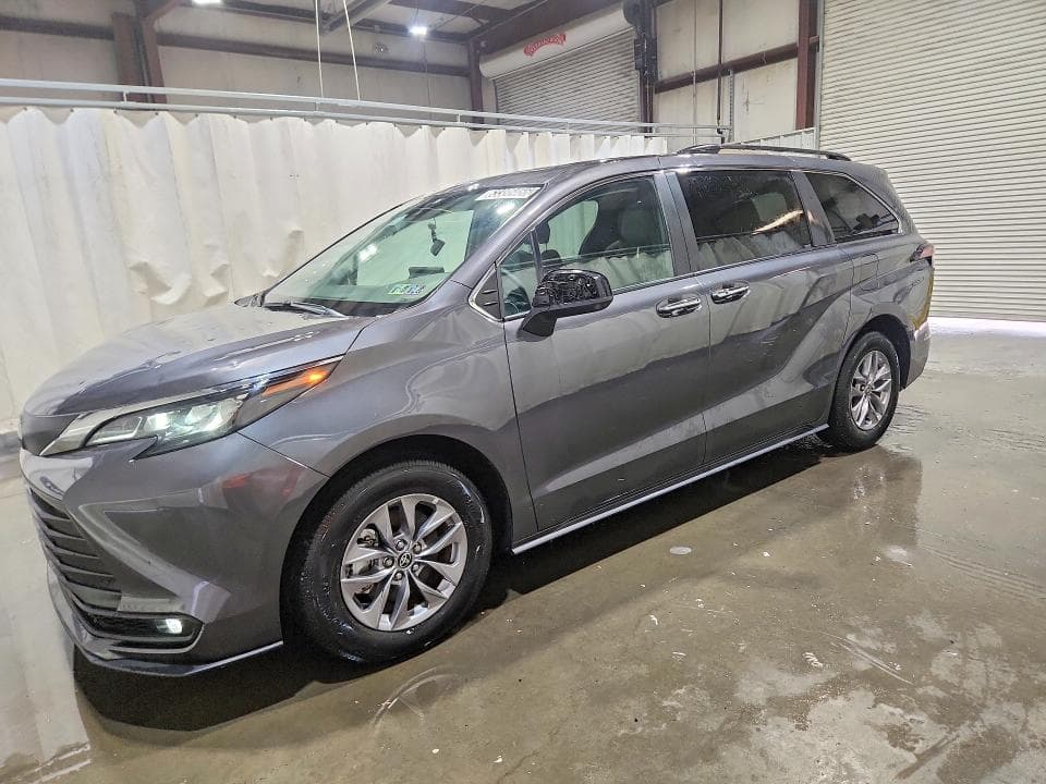 2025 TOYOTA SIENNA XLE 8-PASSENGER - 1