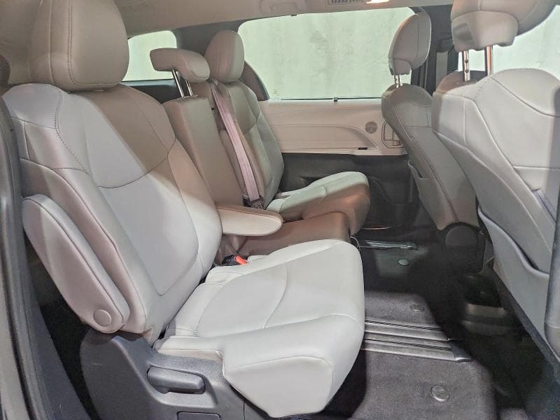 2025 TOYOTA SIENNA XLE 8-PASSENGER 11