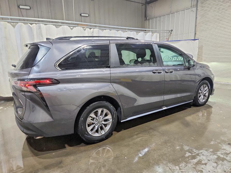 2025 TOYOTA SIENNA XLE 8-PASSENGER 3