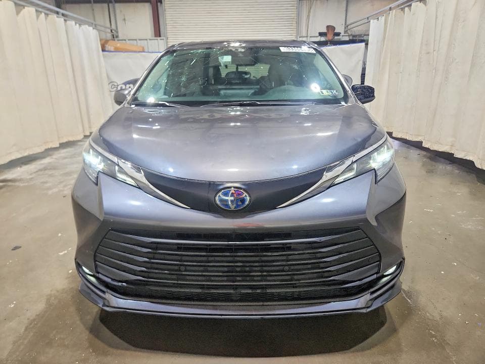 2025 TOYOTA SIENNA XLE 8-PASSENGER 5