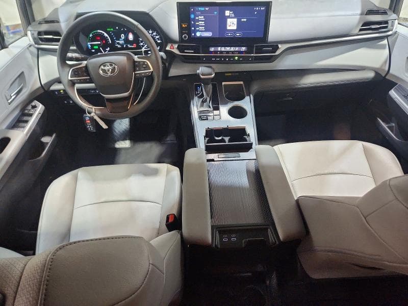 2025 TOYOTA SIENNA XLE 8-PASSENGER 8