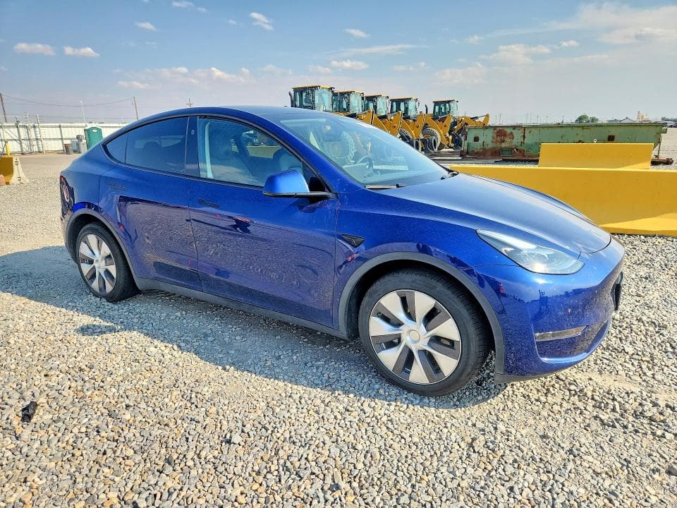 2023 TESLA MODEL Y 4
