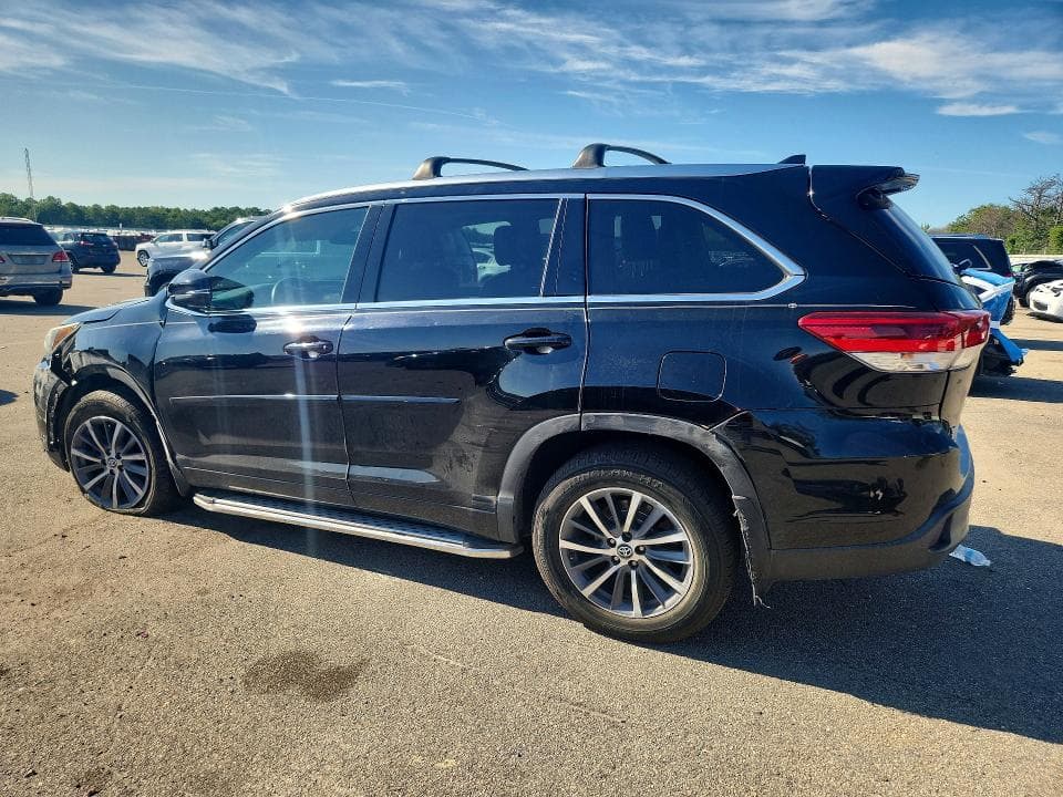 2017 TOYOTA HIGHLANDER XLE 2