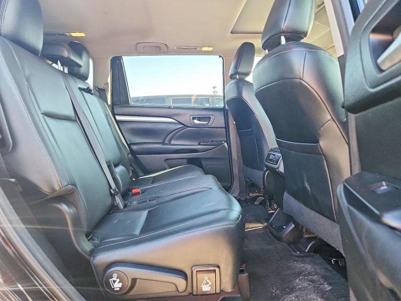 2017 TOYOTA HIGHLANDER XLE 11