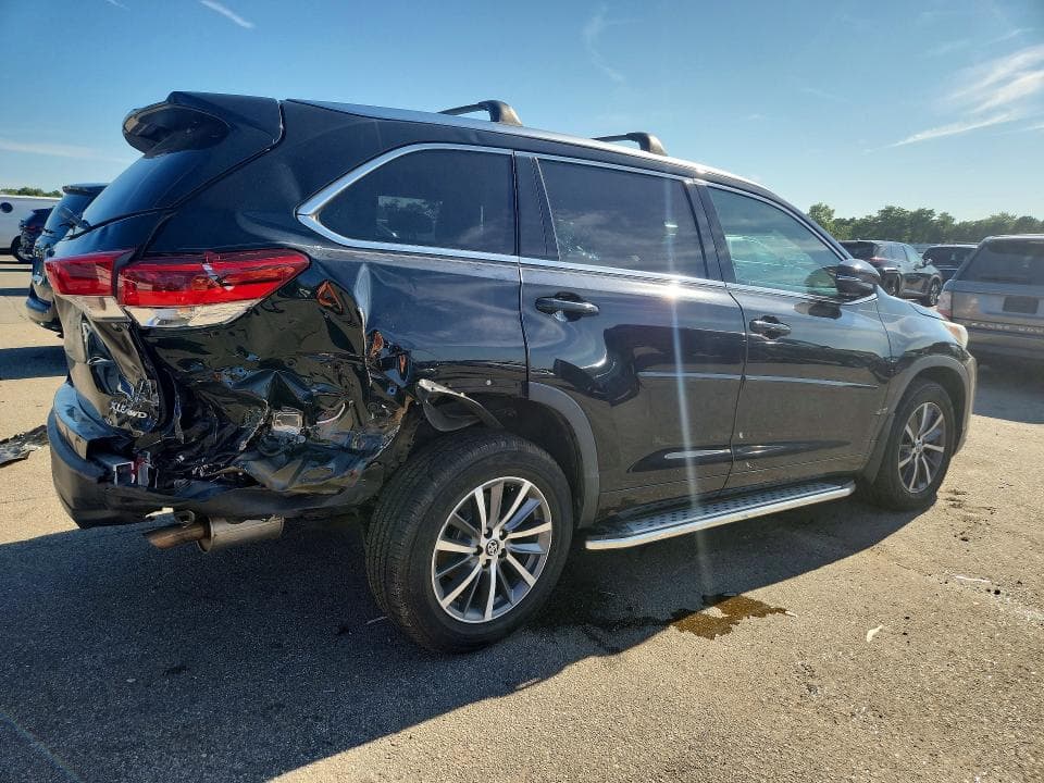 2017 TOYOTA HIGHLANDER XLE 3