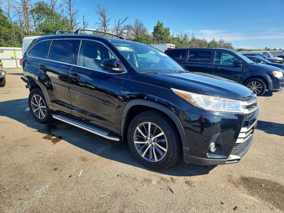 2017 TOYOTA HIGHLANDER XLE 4