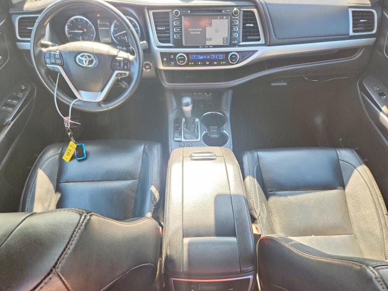2017 TOYOTA HIGHLANDER XLE 8