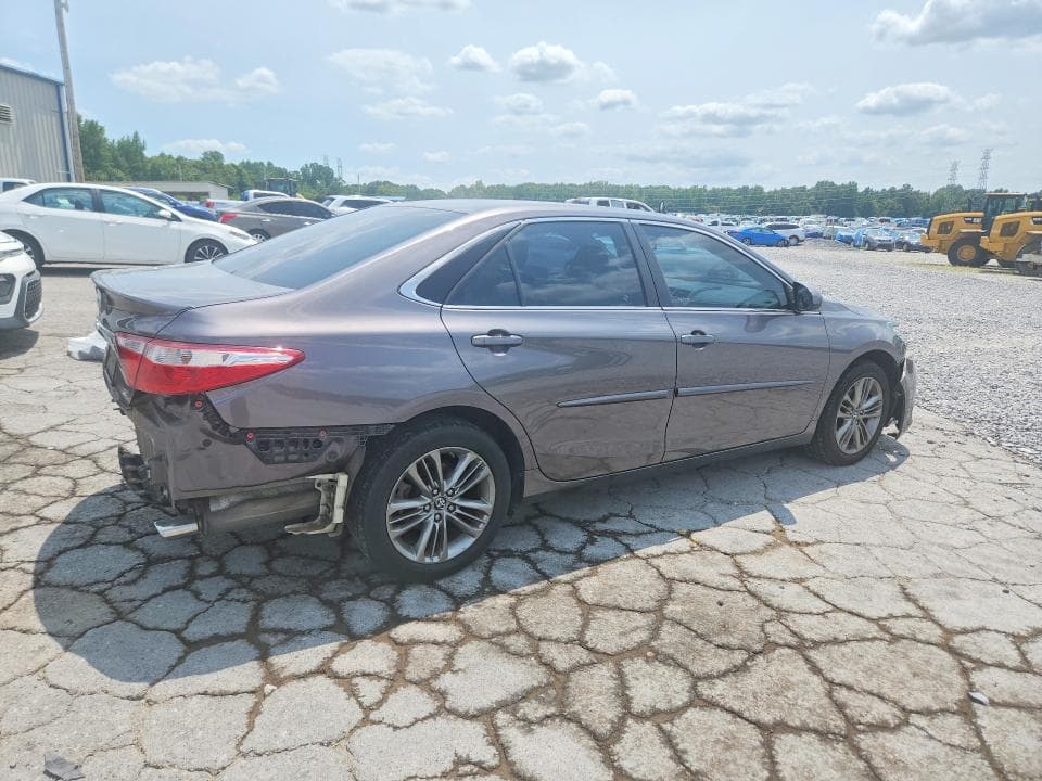 2017 TOYOTA CAMRY SE 3