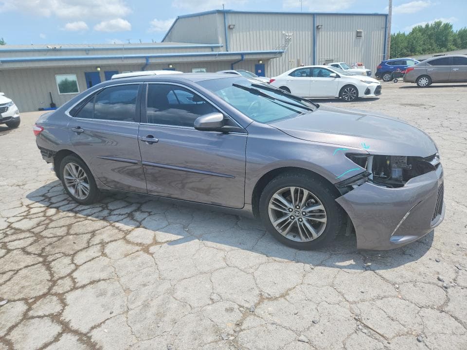 2017 TOYOTA CAMRY SE 4