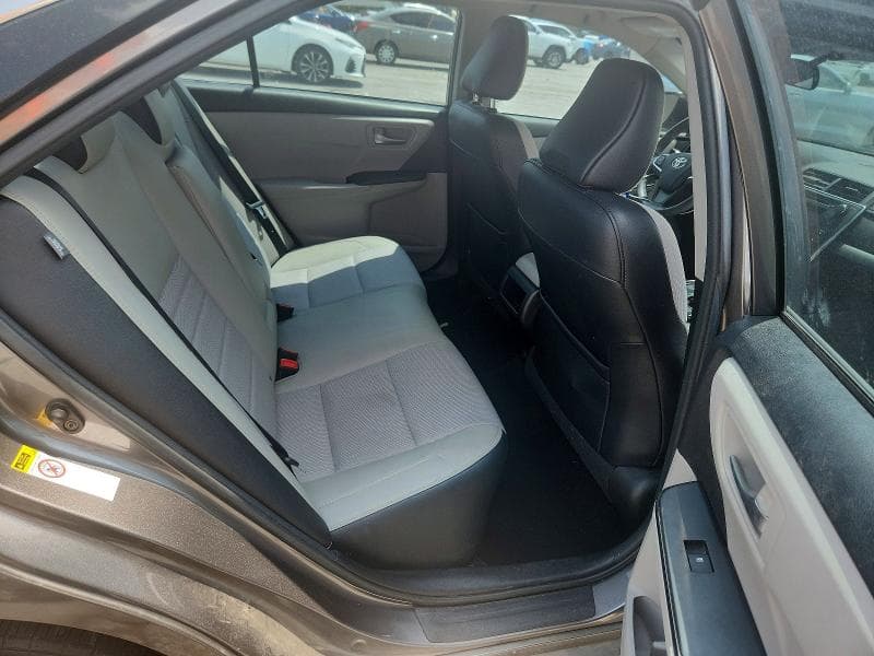 2017 TOYOTA CAMRY SE 10