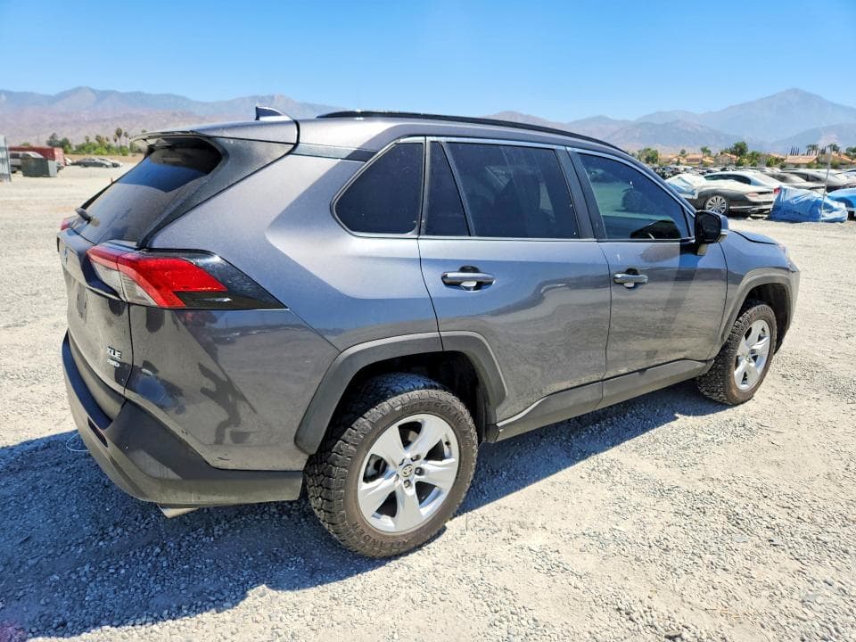 2021 TOYOTA RAV4 XLE 3