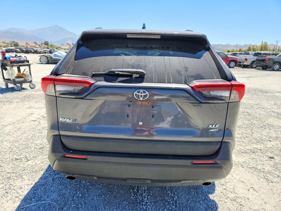 2021 TOYOTA RAV4 XLE 6