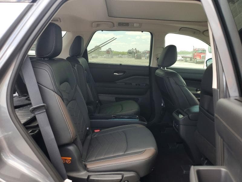 2025 NISSAN PATHFINDER PLATINUM 11