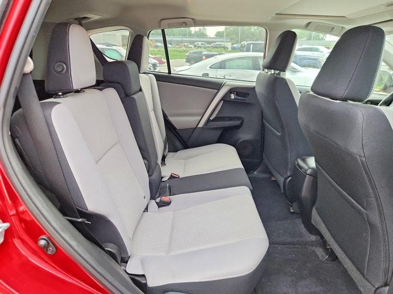 2017 TOYOTA RAV4 XLE 11