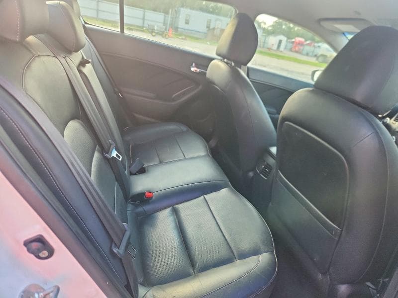 2017 KIA FORTE EX 10