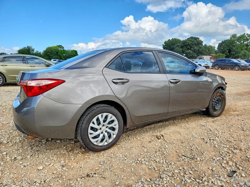 2017 TOYOTA COROLLA LE 3