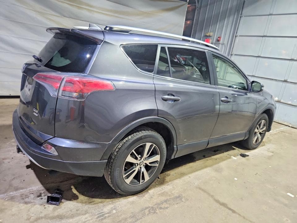 2018 TOYOTA RAV4 XLE 3