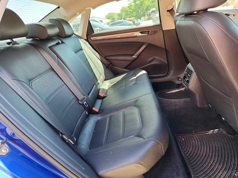 2017 VOLKSWAGEN PASSAT SE 10