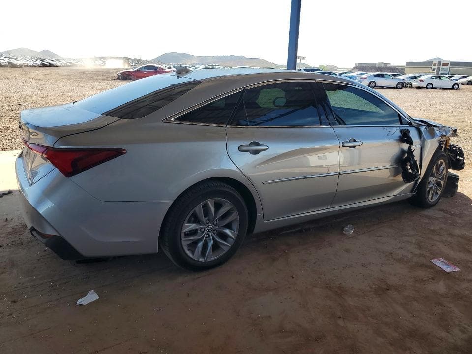 2019 TOYOTA AVALON 3