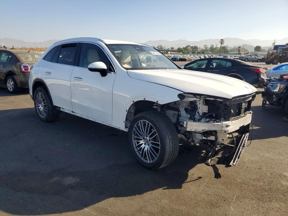 2025 MERCEDES-BENZ GLC 300 4