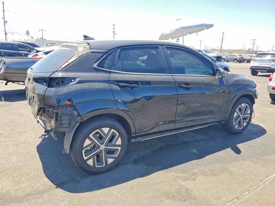 2023 HYUNDAI KONA SE 3