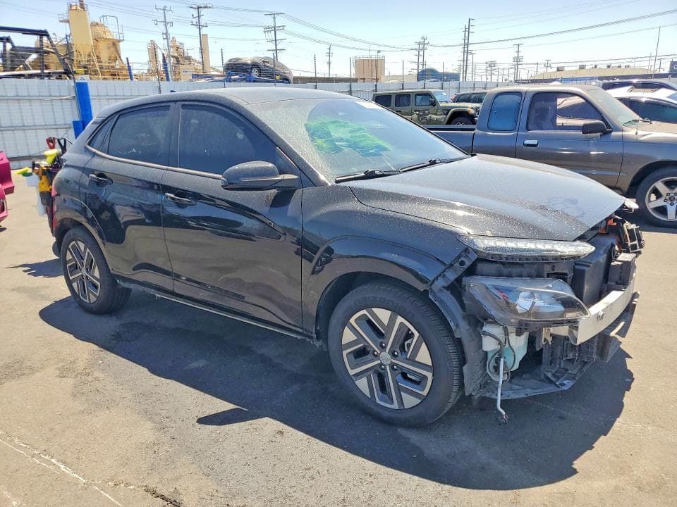 2023 HYUNDAI KONA SE 4