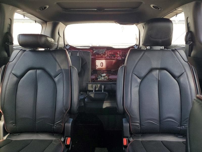 2020 CHRYSLER PACIFICA LIMITED 10