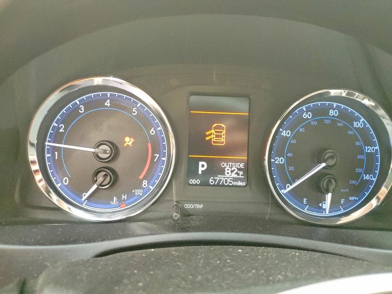 2017 TOYOTA COROLLA LE 9